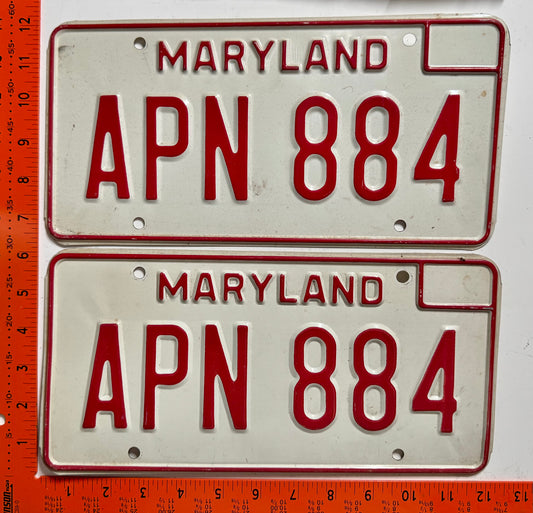 1976 Maryland #APN 884 Passenger License Plate Pair
