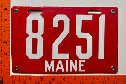 1911 Maine #8251 Passenger License Plate (Porcelain)