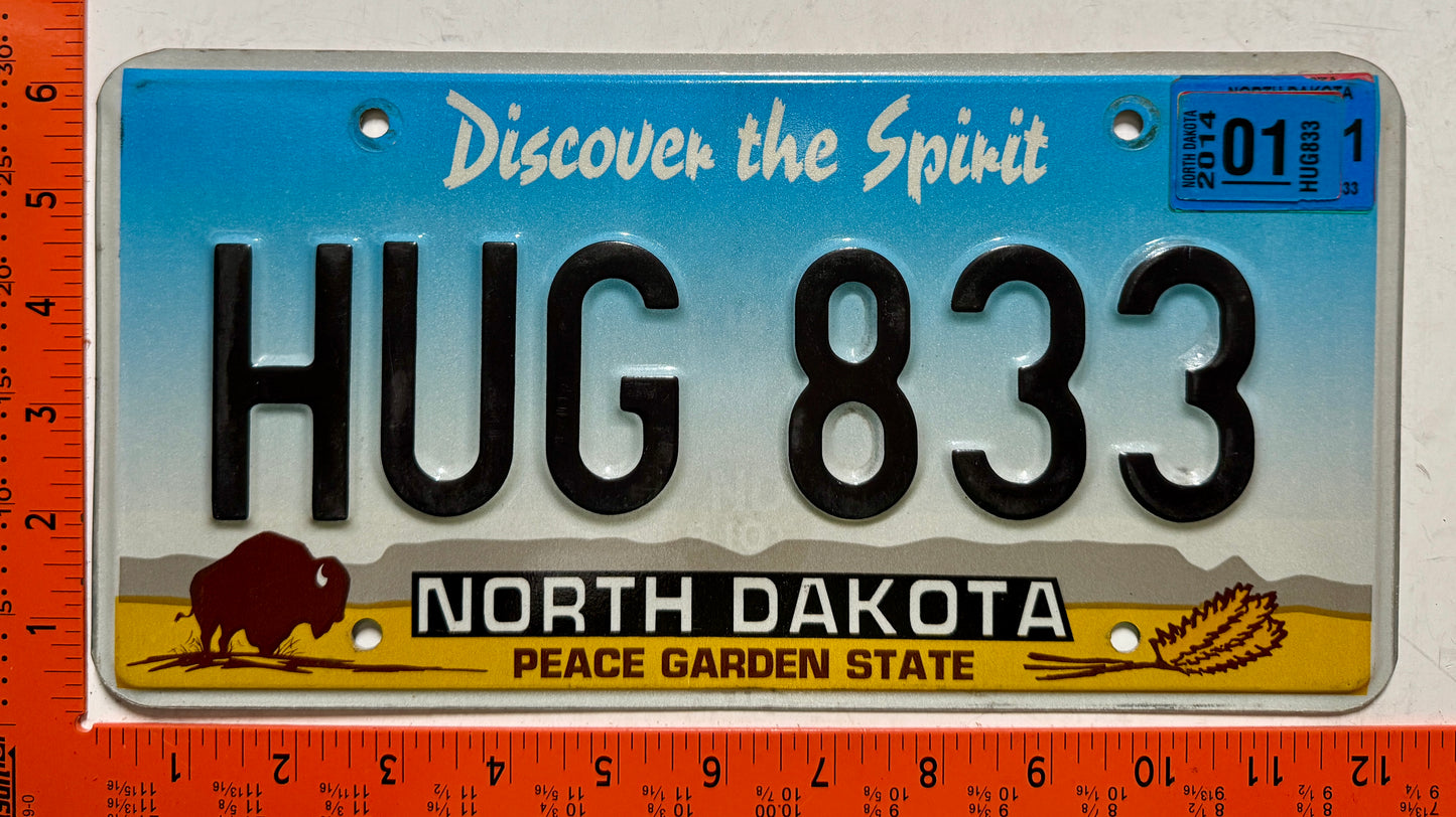 2014 North Dakota #HUG 833 Passenger License Plate