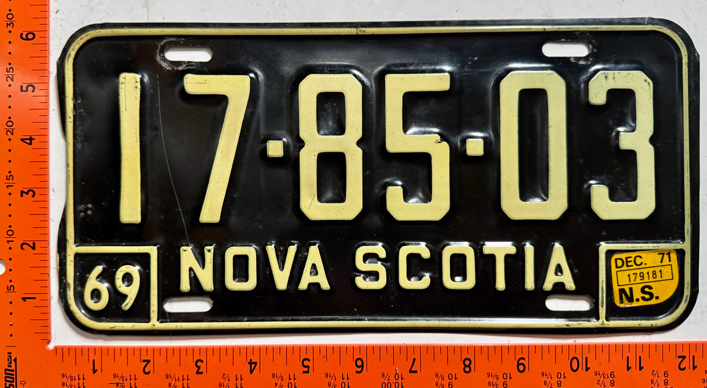 1971 Nova Scotia #17-85-03 Passenger License Plate