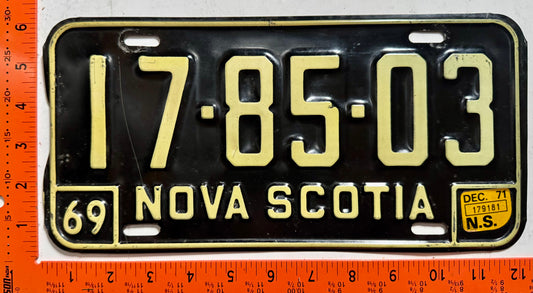 1971 Nova Scotia #17-85-03 Passenger License Plate