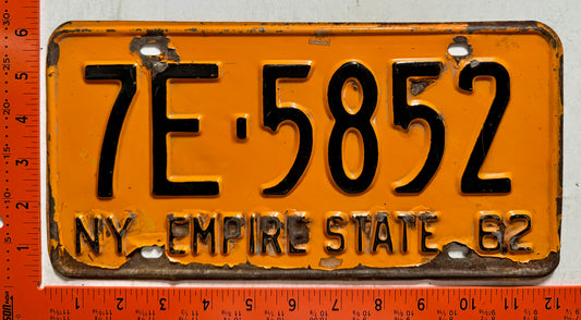 1962 New York #7E-5852 Passenger License Plate (Crafter)
