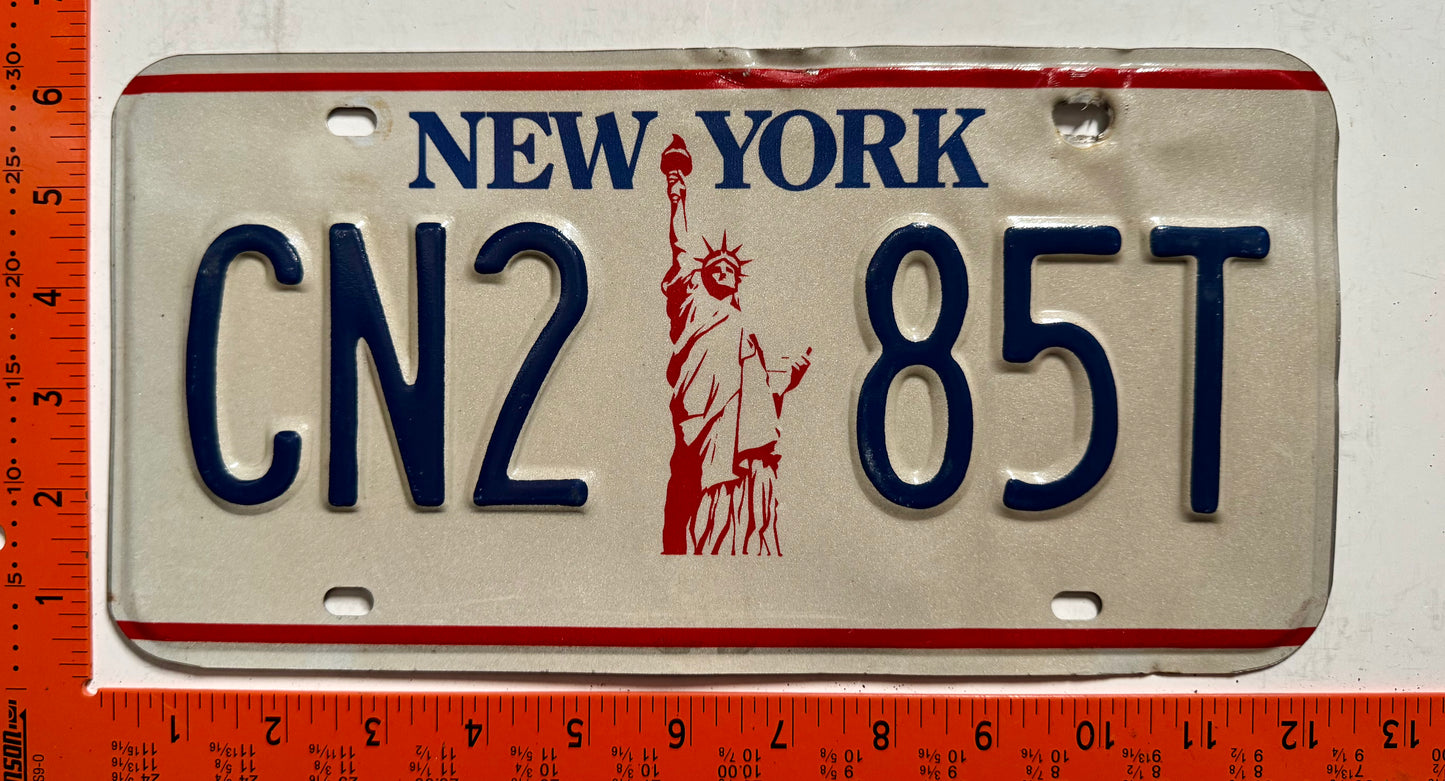undated New York #CN2 85T Passenger License Plate