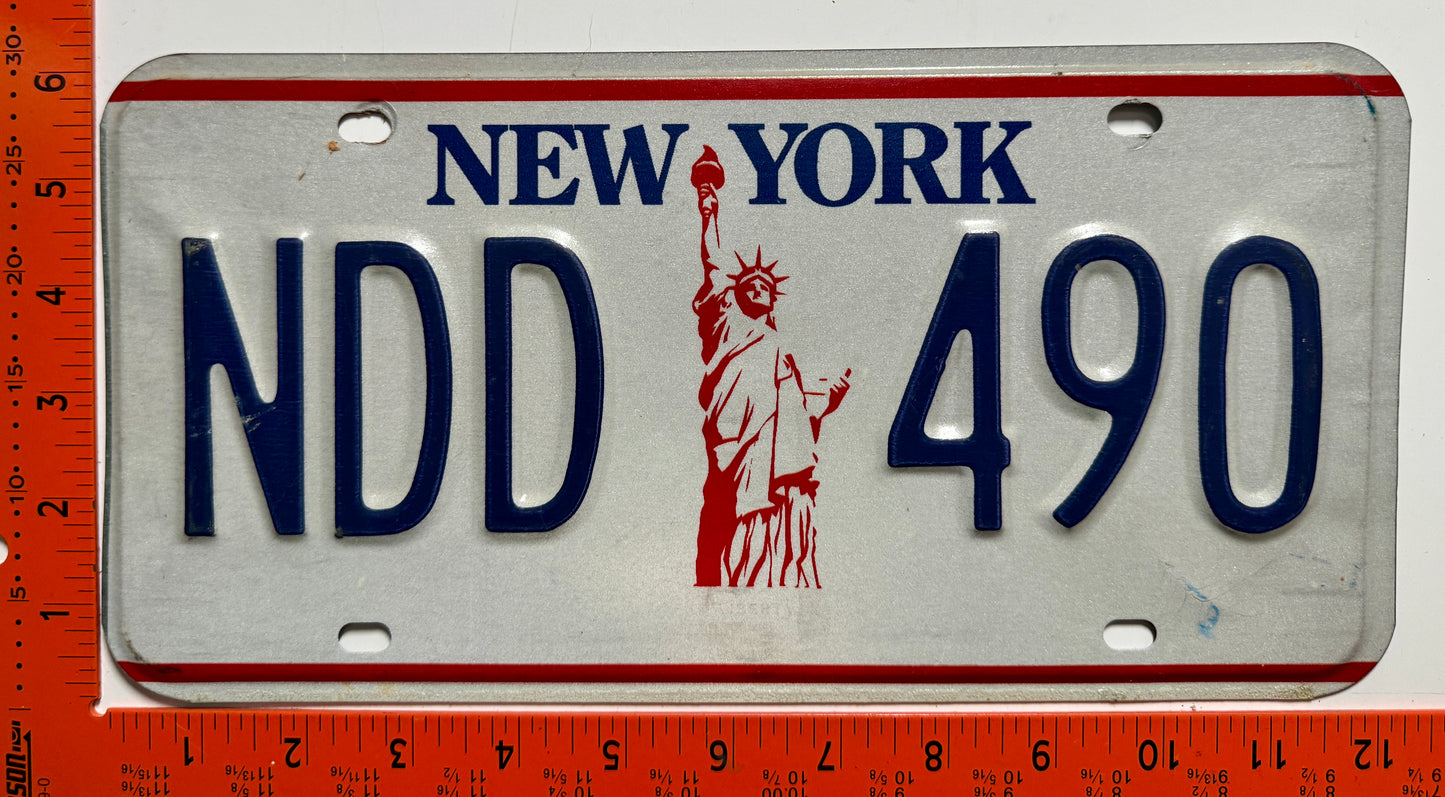 1986 base New York #NDD 490 Passenger License Plate