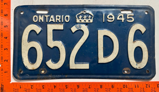 1945 Ontario #652D6 Passenger License Plate