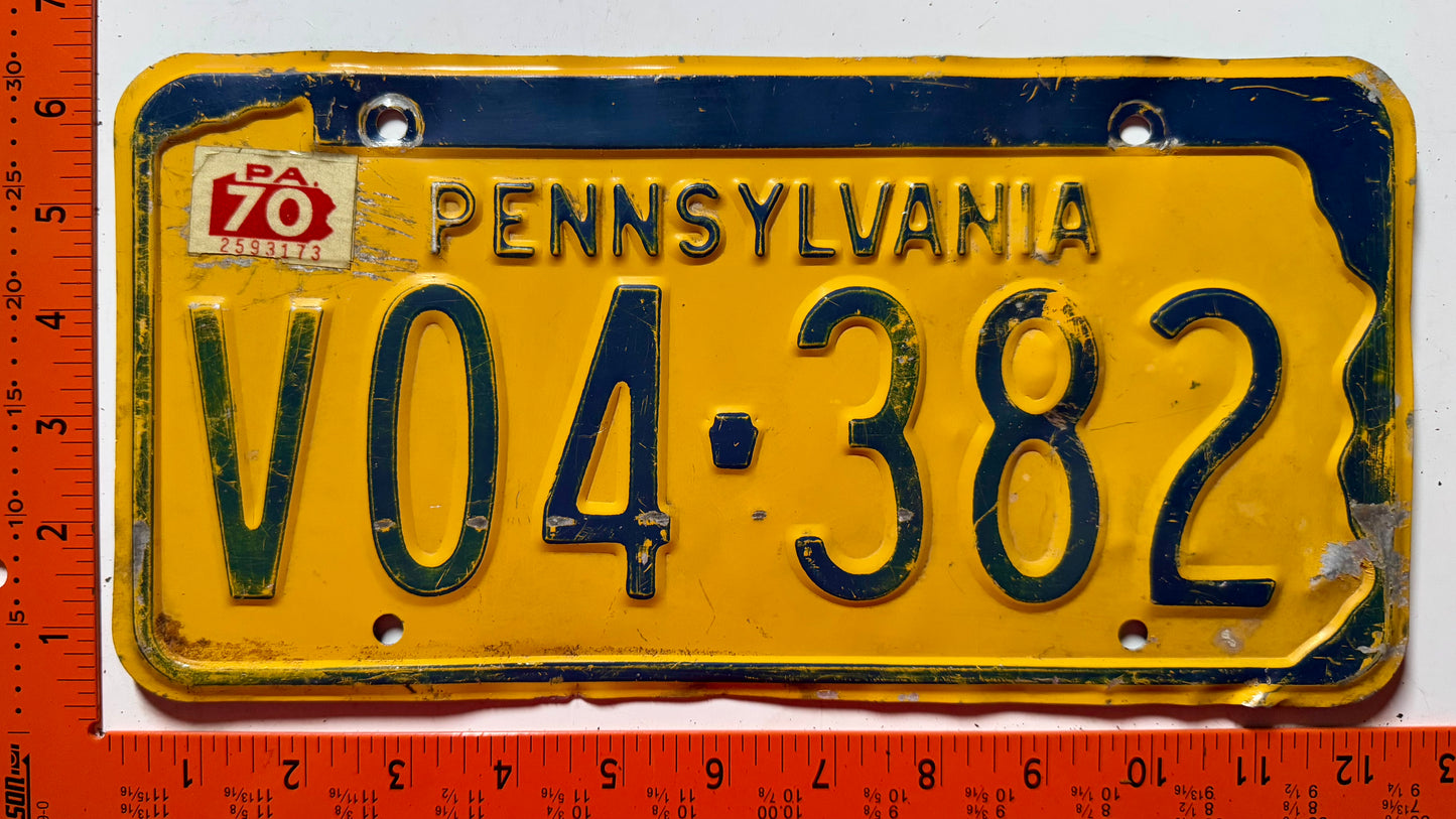 1970 Pennsylvania #V04-382 Passenger License Plate