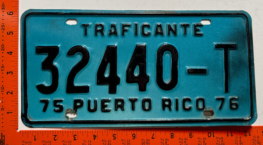 1975/1976 Puerto Rico #32440-T Used Car Dealer License Plate