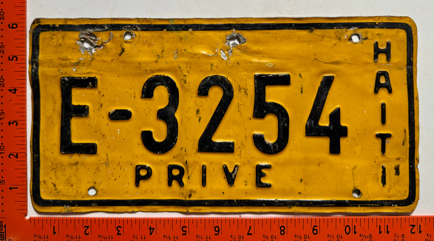 1989 base Haiti #E-3254 Passenger License Plate