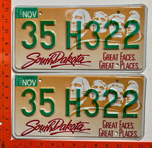1995 South Dakota #35H322 Passenger License Plate Pair