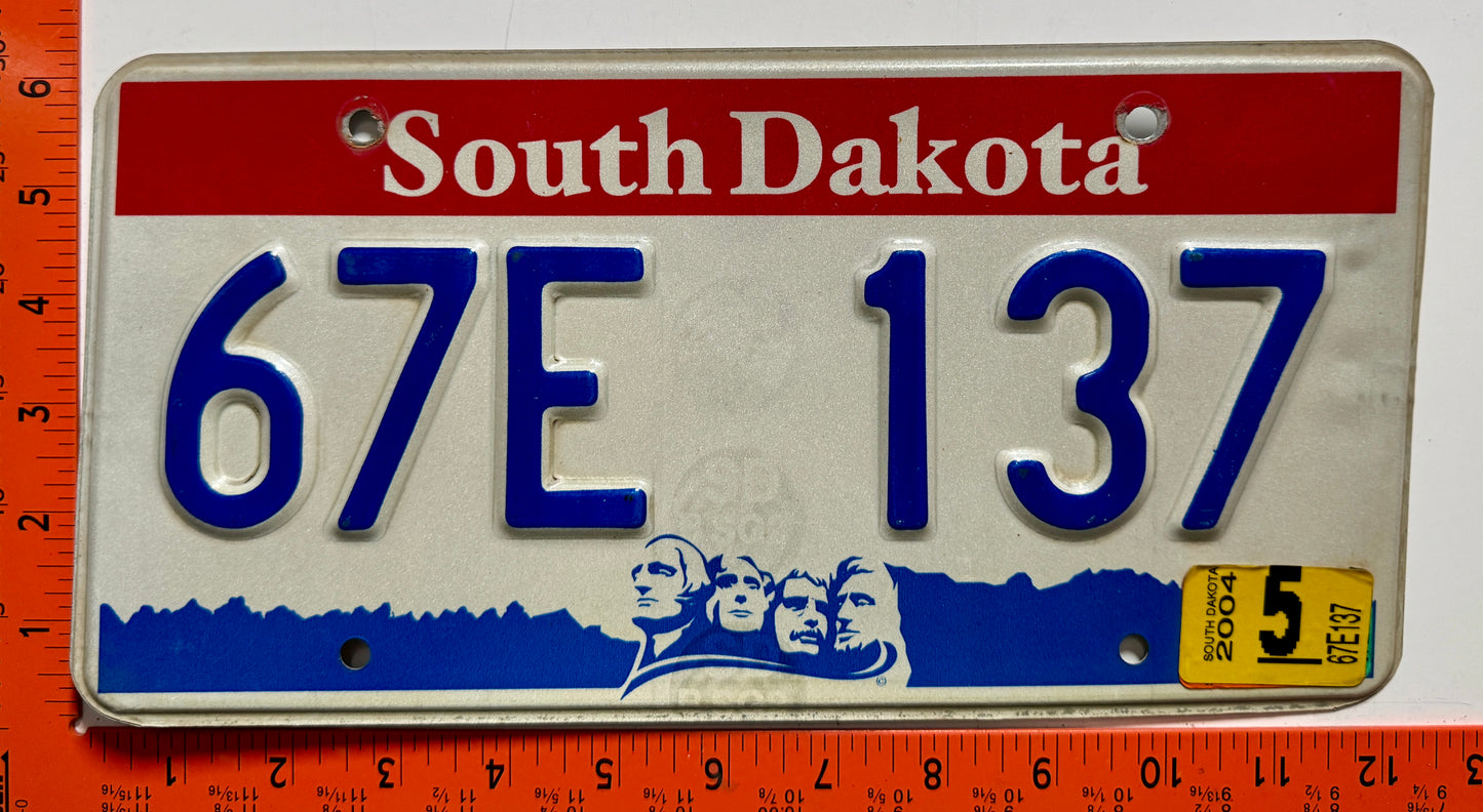 2004 South Dakota #67E 137 Passenger License Plate