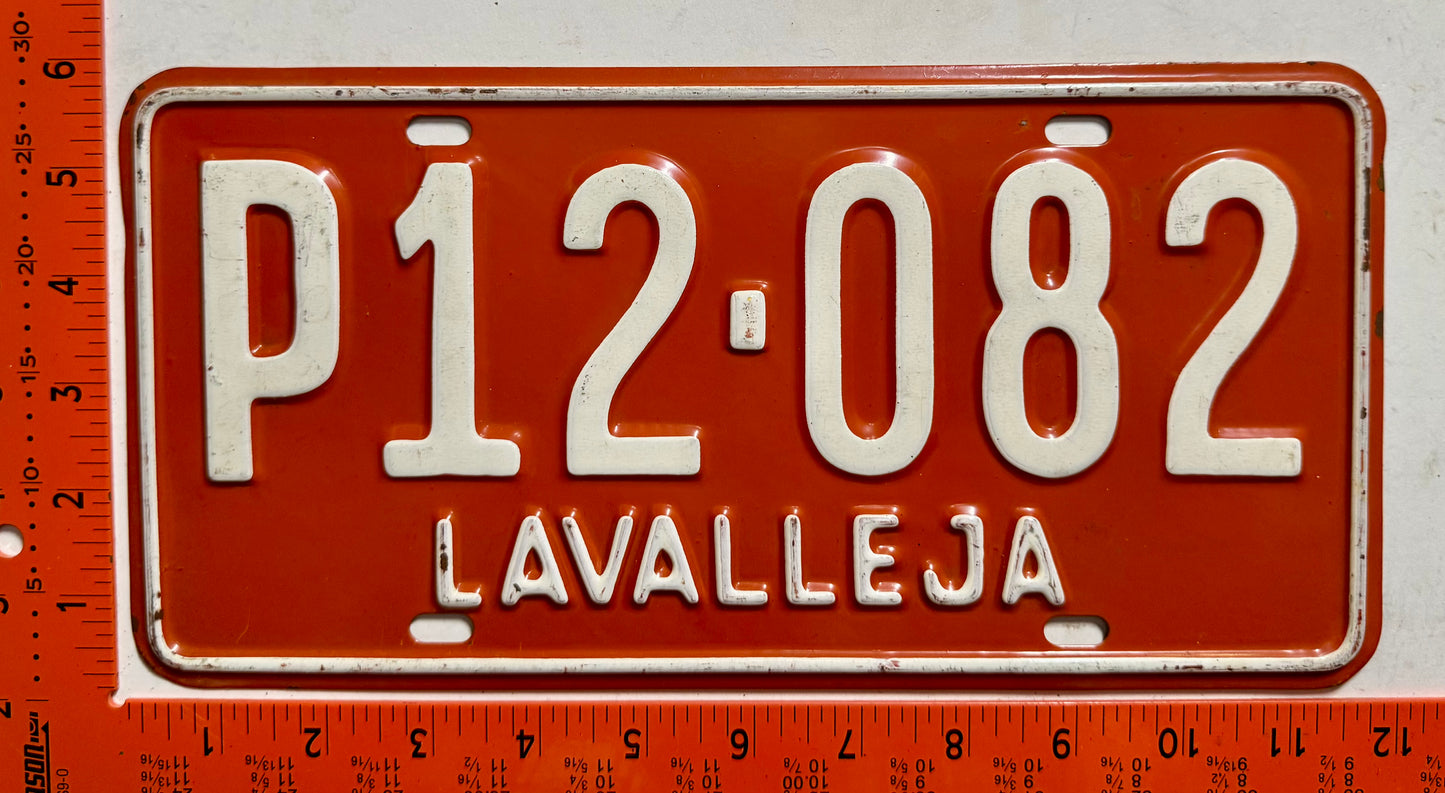 undated Uruguay #P12-082 Passenger License Plate